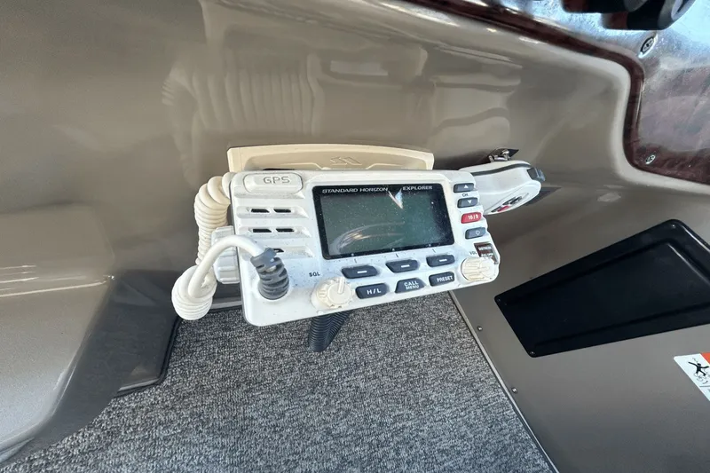 Slide: The Image of Four Winns 288 Vista 2004 - 15