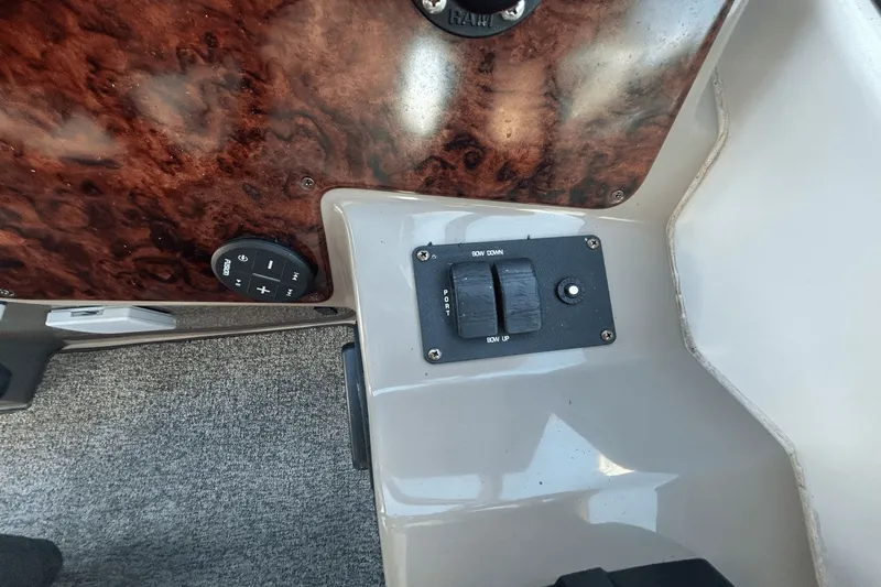 Slide: The Image of Four Winns 288 Vista 2004 - 16