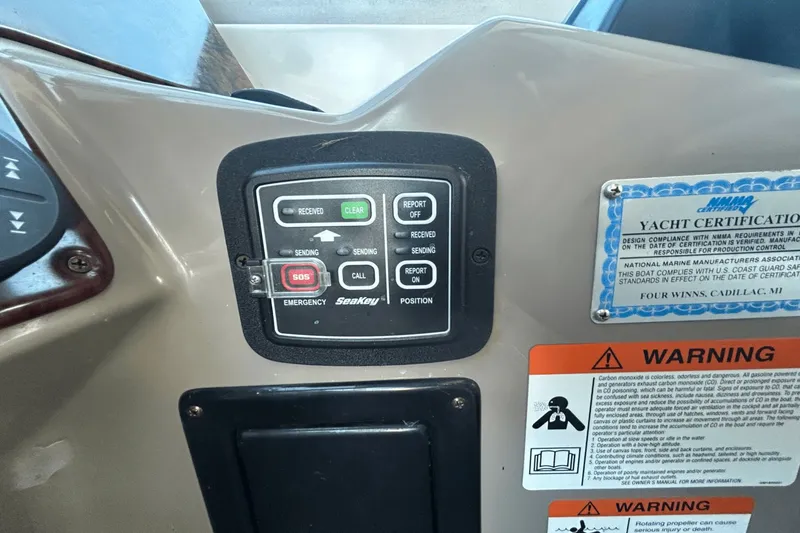 Slide: The Image of Four Winns 288 Vista 2004 - 19