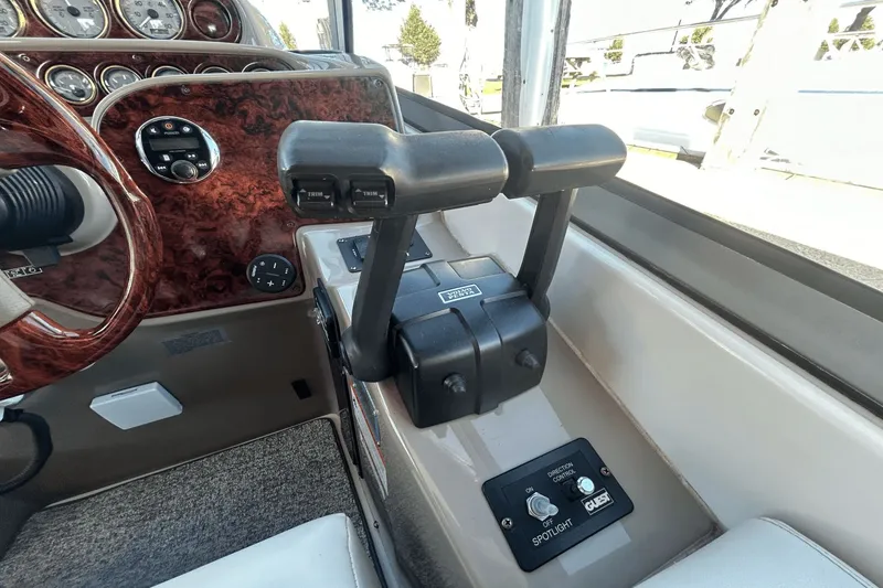 Slide: The Image of Four Winns 288 Vista 2004 - 21