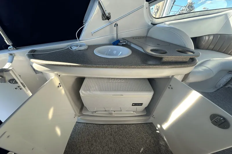 Slide: The Image of Four Winns 288 Vista 2004 - 26