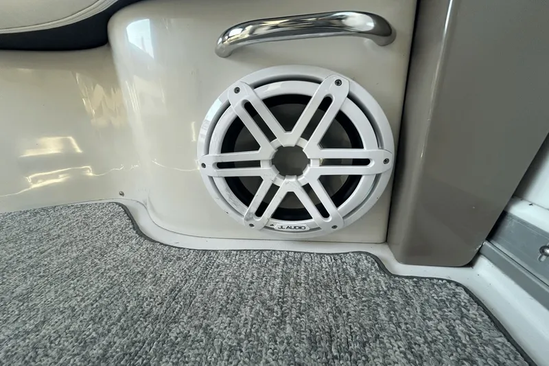 Slide: The Image of Four Winns 288 Vista 2004 - 28