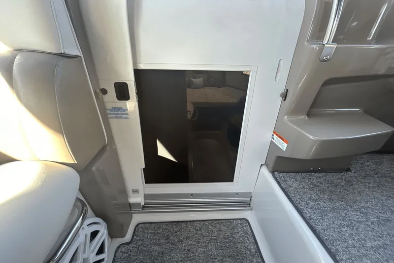 Slide: The Image of Four Winns 288 Vista 2004 - 33