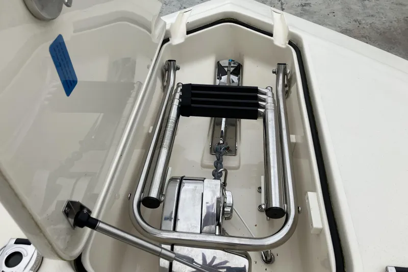 Slide: The Image of Scout 255 Dorado 2021 - 11