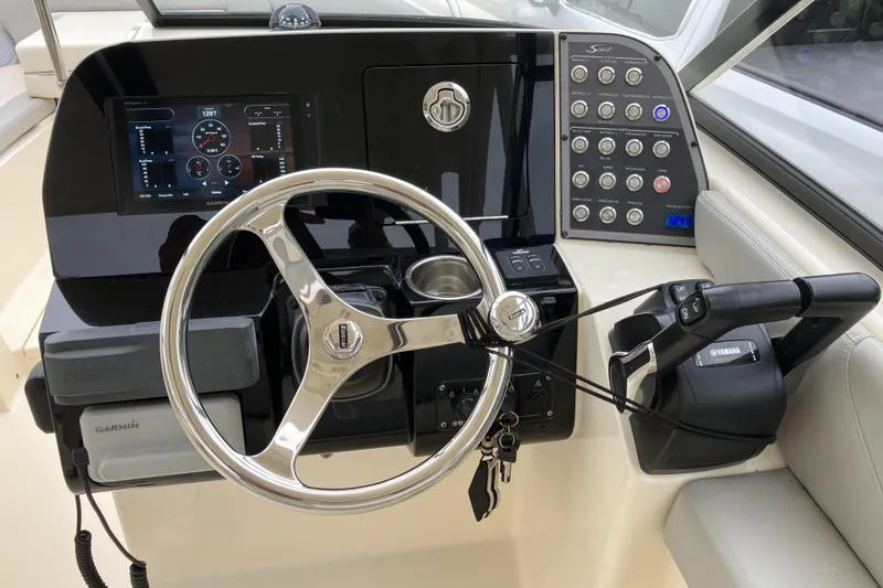 Slide: The Image of Scout 255 Dorado 2021 - 13