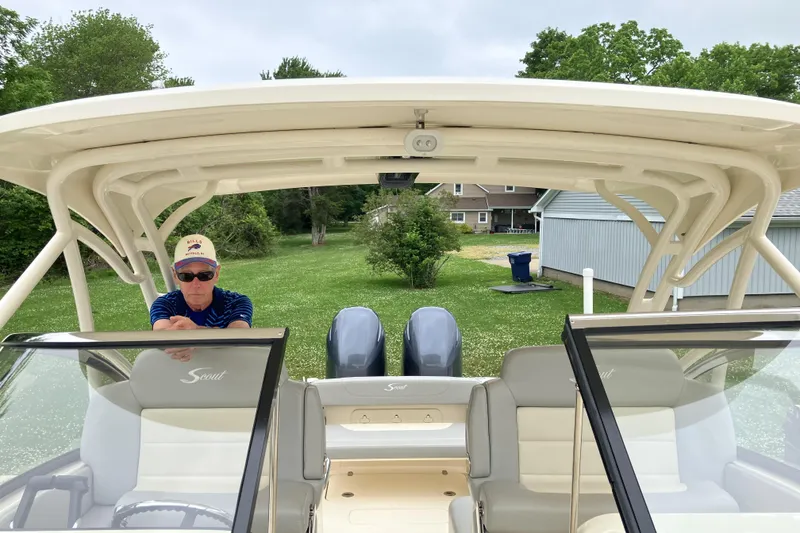 Slide: The Image of Scout 255 Dorado 2021 - 17