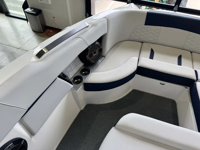 Slide: The Image of MasterCraft X26 2021 - 21