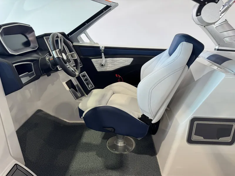 Slide: The Image of MasterCraft X26 2021 - 26