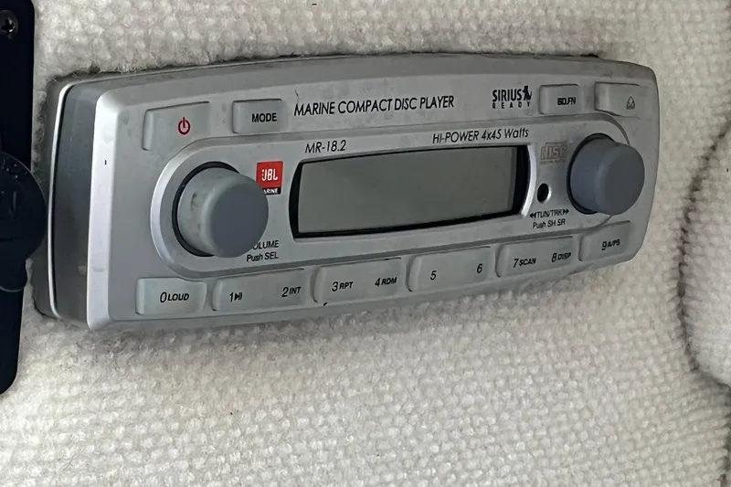 Slide: The Image of 2005 Chaparral 260 SSi marine CD player, Sirius ready, JBL Marine MR-18.2. - 15