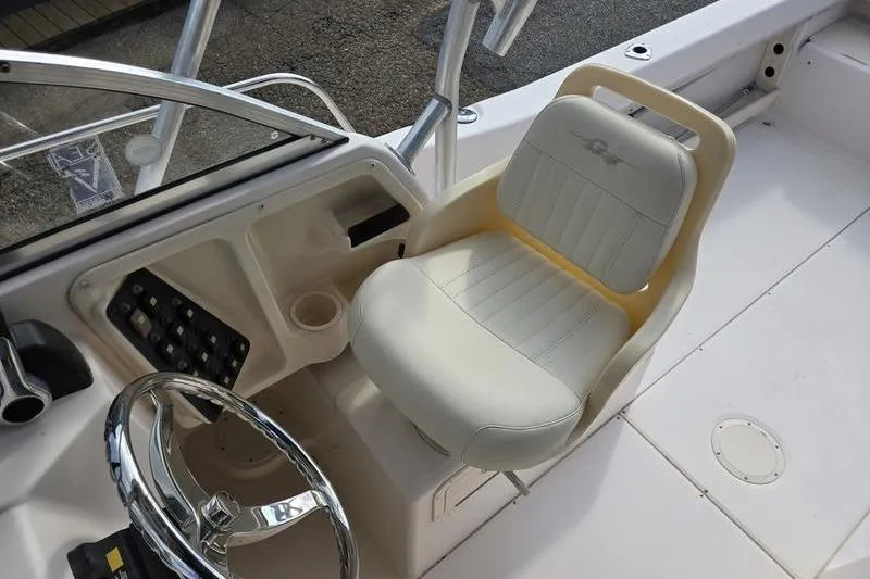 Slide: The Image of 2007 Grady-White Seafarer 228 boat cockpit with steering wheel and captain's chair. - 18