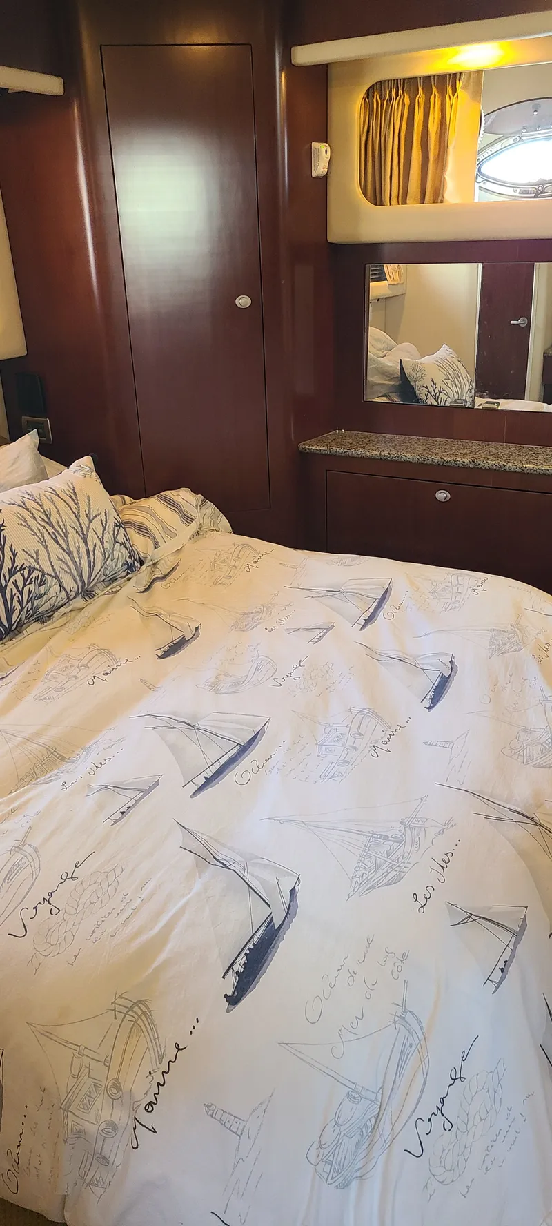 Slide: The Image of Sea Ray 390 Motor Yacht 2005 - 14