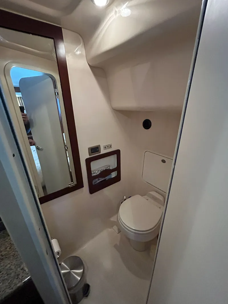 Slide: The Image of Sea Ray 390 Motor Yacht 2005 - 28