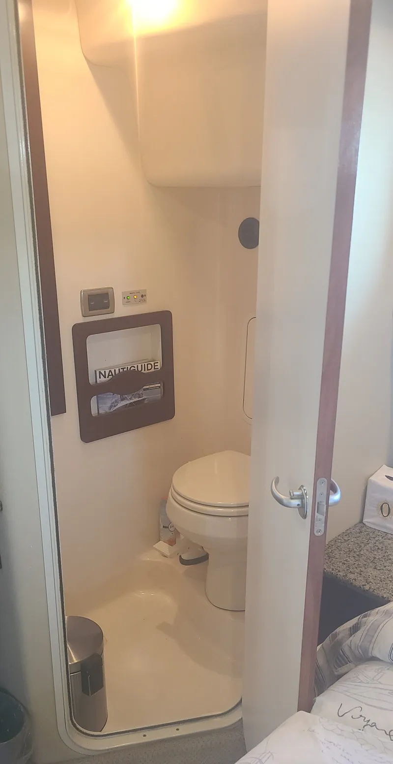 Slide: The Image of Sea Ray 390 Motor Yacht 2005 - 34