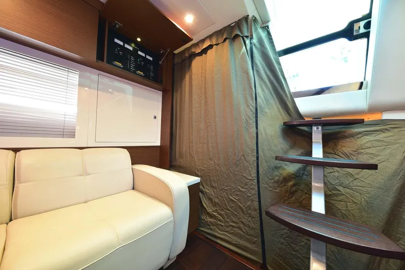 Slide: The Image of Sea Ray 410 Sundancer 2013 - 58