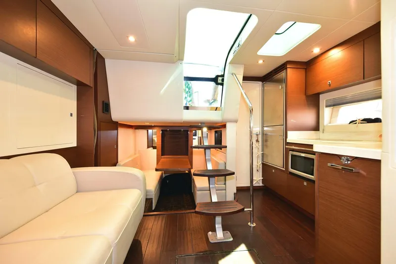 Slide: The Image of Sea Ray 410 Sundancer 2013 - 61