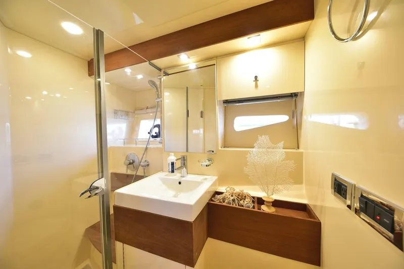 Slide: The Image of Sea Ray 410 Sundancer 2013 - 67