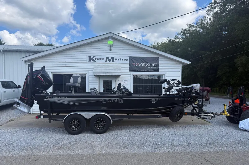 The Image of 2021 Lund 2075 Pro-V Bass boat parked outside Knox Marine dealership. - 0