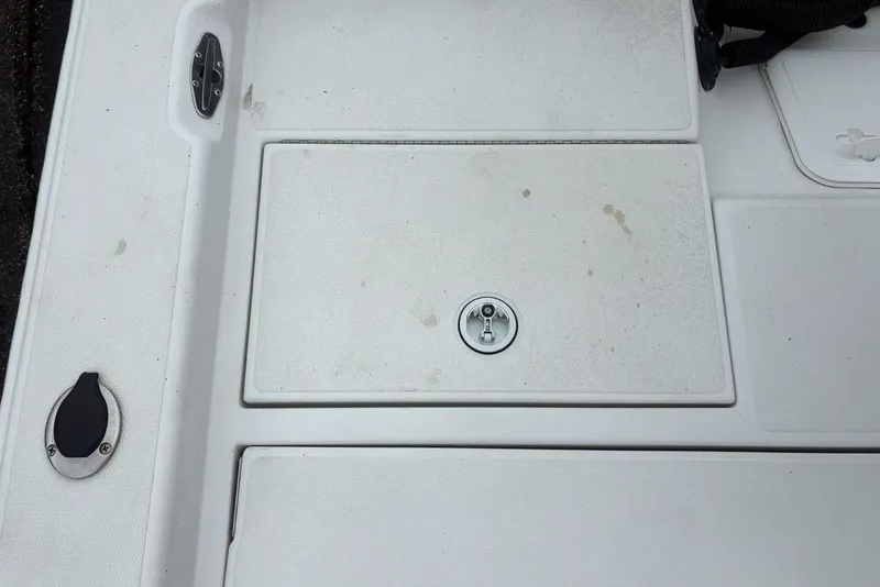 Slide: The Image of Deck of 2003 Ranger 2300 Bay Ranger boat with storage compartment. - 30