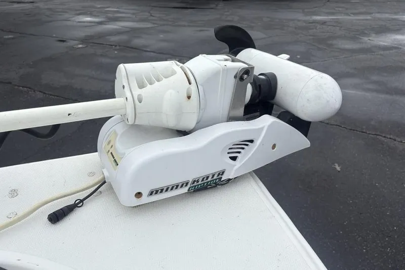 Slide: The Image of Minn Kota trolling motor on 2003 Ranger 2300 Bay Ranger boat deck. - 4