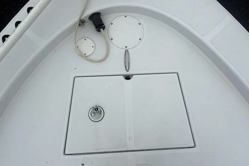 Slide: The Image of 2003 Ranger 2300 Bay Ranger boat deck with storage compartment and cleat. - 6