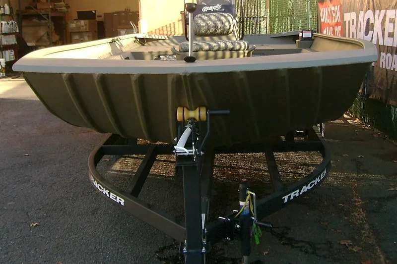 Slide: The Image of Tracker Grizzly 2072 CC 2026 - 37