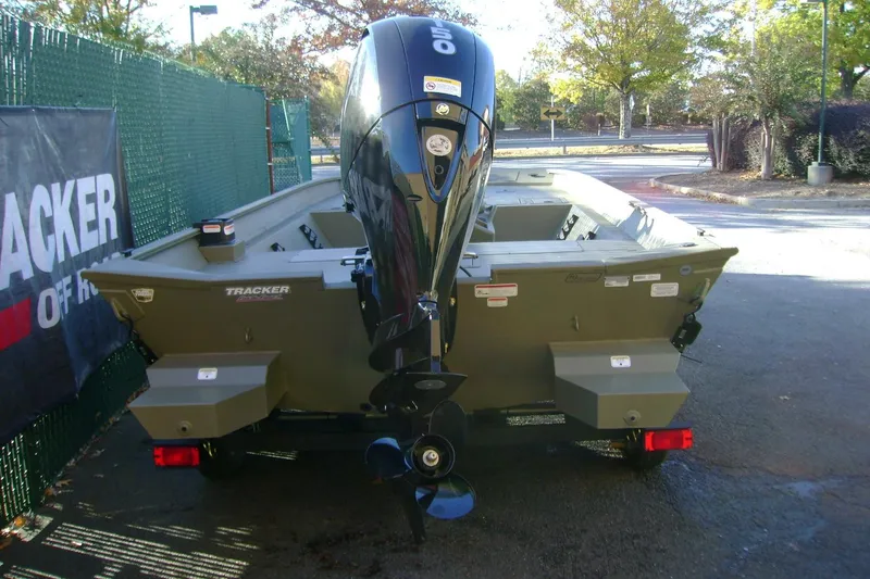 Slide: The Image of Tracker Grizzly 2072 CC 2026 - 39