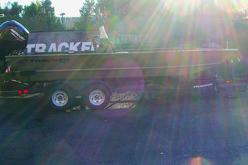 Slide: The Image of Tracker Grizzly 2072 CC 2026 - 41