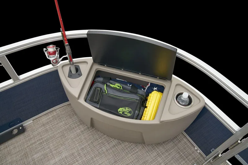 Slide: The Image of Ranger Boats Reata 200F 2024 - 18