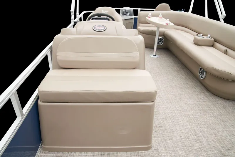 Slide: The Image of Ranger Boats Reata 200F 2024 - 21