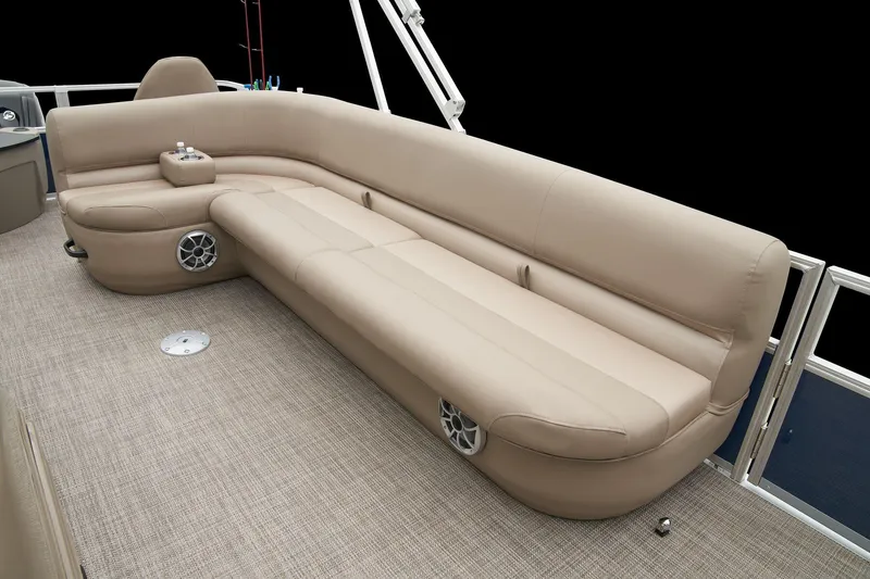 Slide: The Image of Ranger Boats Reata 200F 2024 - 36