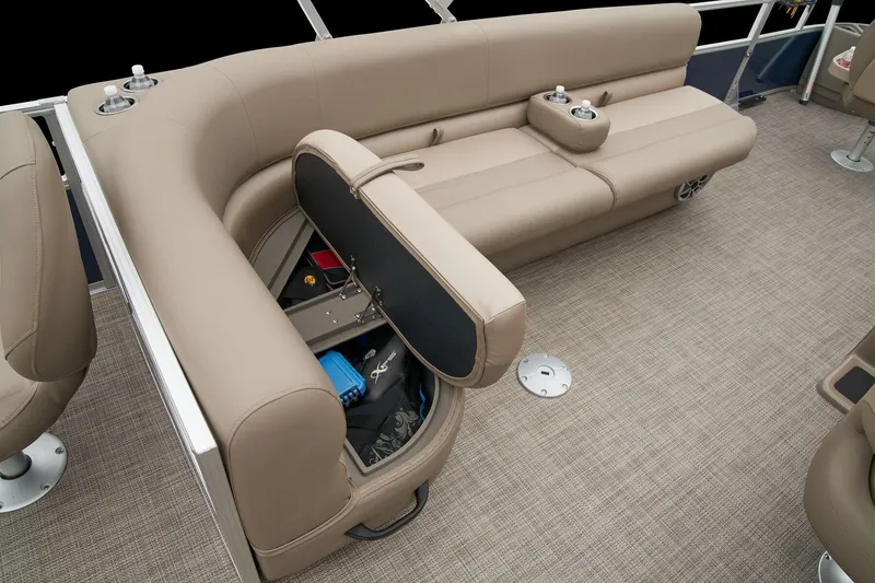 Slide: The Image of Ranger Boats Reata 200F 2024 - 38