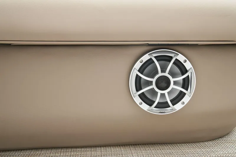 Slide: The Image of Ranger Boats Reata 200F 2024 - 42