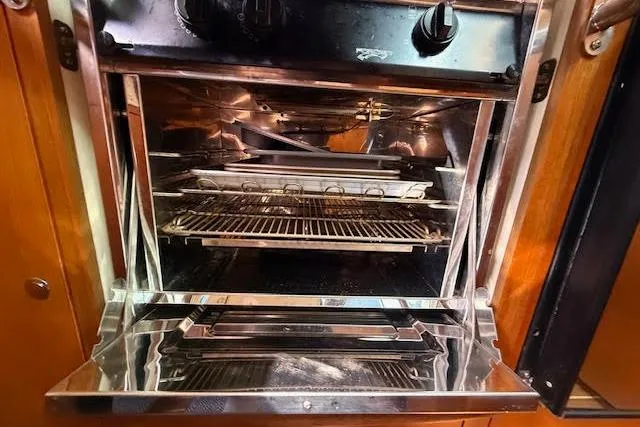 Slide: The Image of 2005 Hunter 38 oven interior with metal racks and trays, showcasing stainless steel design. - 41