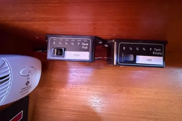 Slide: The Image of Tank level indicators on a 2005 Hunter 38 boat, showing "POO" and "H2O" levels. - 47