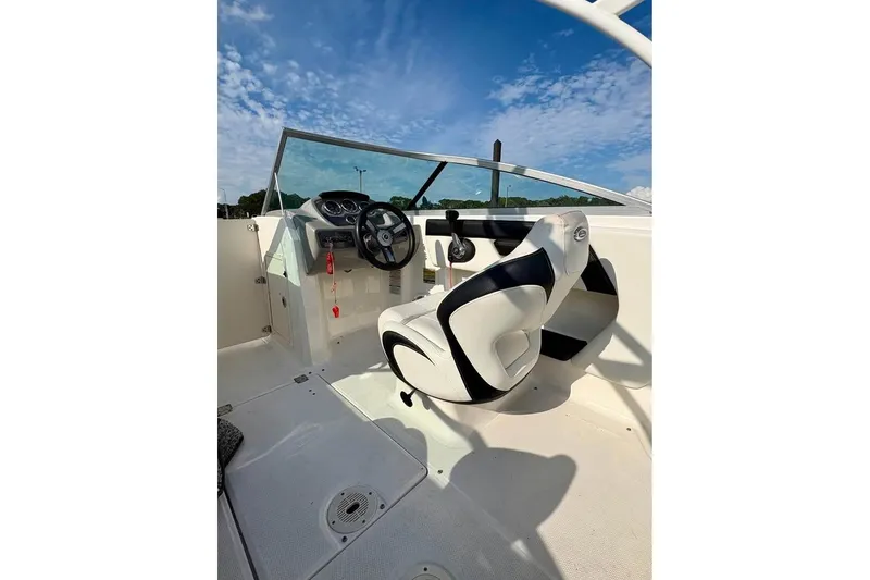 Slide: The Image of Interior of 2017 Chaparral 21 H2O Sport boat with steering wheel and seat. - 7