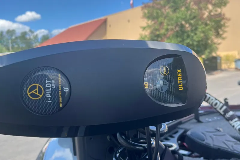 Slide: The Image of Trolling motor with i-Pilot Link and Ultrex features on a Nitro Z18, 2022 model. - 3