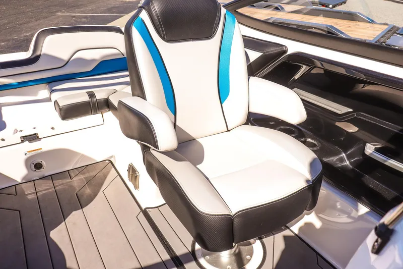 Slide: The Image of Captain's seat in 2019 Yamaha Boats 212X, featuring sleek design and comfortable upholstery. - 11