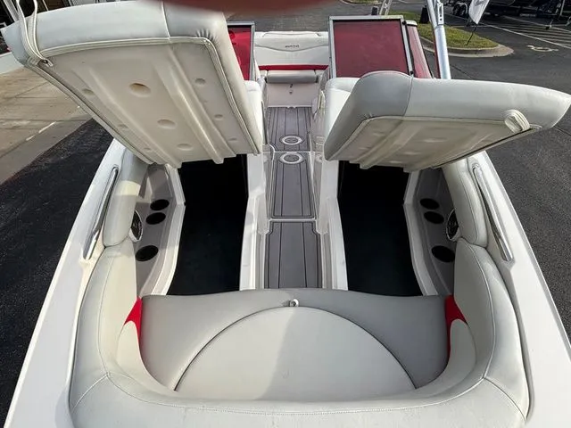 Slide: The Image of MasterCraft X-Star / MCX 5.7L 2004 - 19