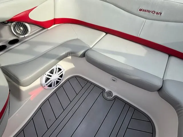 Slide: The Image of MasterCraft X-Star / MCX 5.7L 2004 - 25