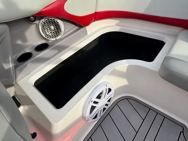 Slide: The Image of MasterCraft X-Star / MCX 5.7L 2004 - 26