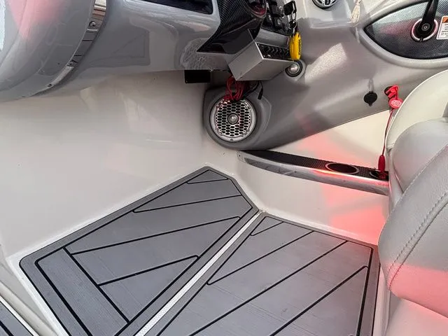 Slide: The Image of MasterCraft X-Star / MCX 5.7L 2004 - 31