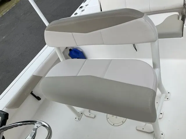 Slide: The Image of Robalo Cayman 226 2017 - 14