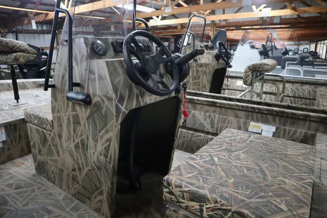 Slide: The Image of Lowe Roughneck 1860 Tunnel Jet 2025 - 4