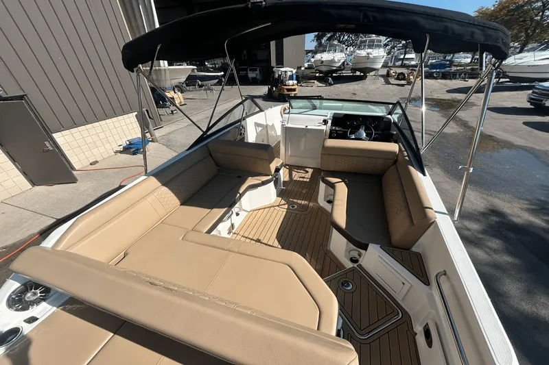 Slide: The Image of Sea Ray SDX 250 2019 - 12