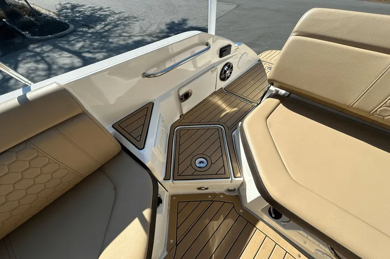Slide: The Image of Sea Ray SDX 250 2019 - 14