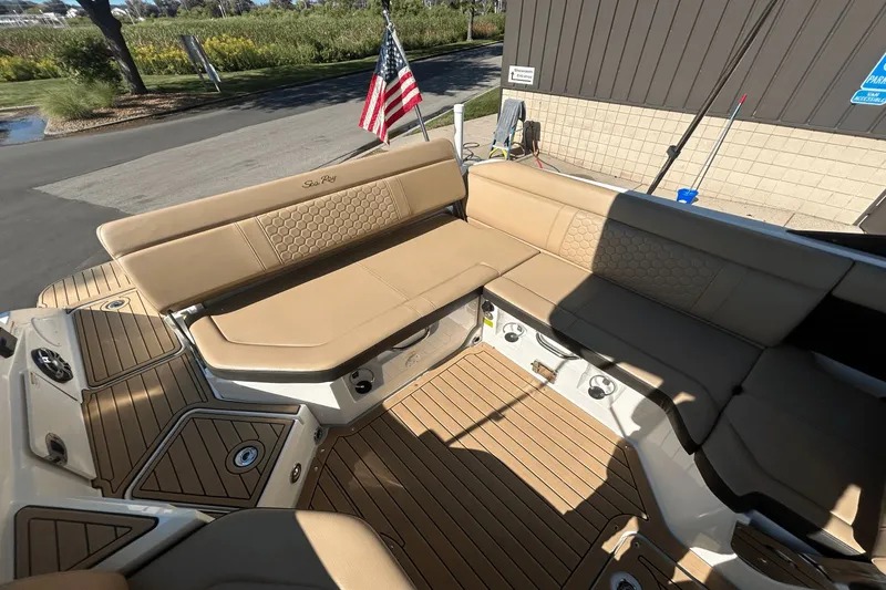 Slide: The Image of Sea Ray SDX 250 2019 - 15