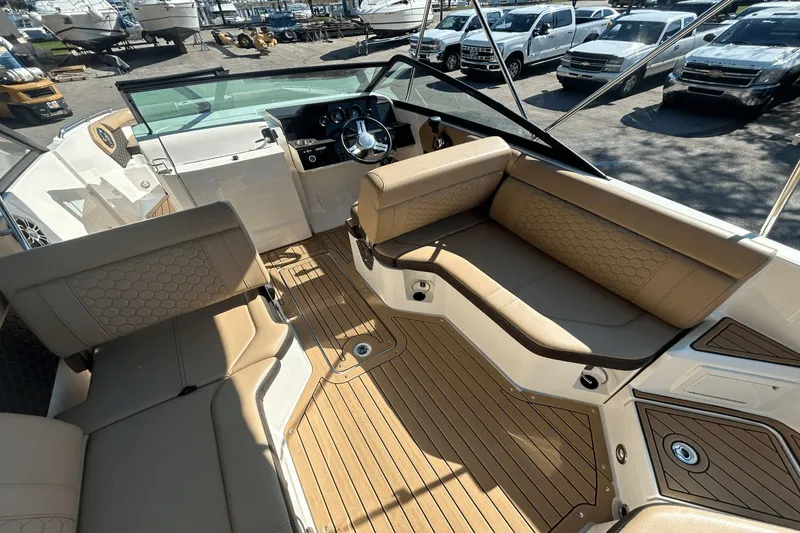 Slide: The Image of Sea Ray SDX 250 2019 - 16