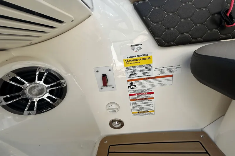 Slide: The Image of Sea Ray SDX 250 2019 - 24