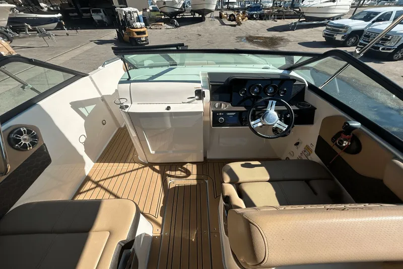 Slide: The Image of Sea Ray SDX 250 2019 - 26