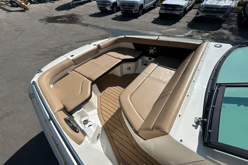 Slide: The Image of Sea Ray SDX 250 2019 - 32